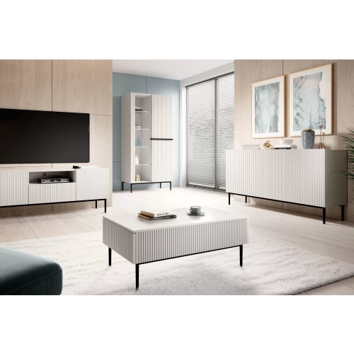 Komoda Nicole 150 cm trzydrzwiowa z ryflowanym frontem - granat / złote nóżki - Limitowana oferta